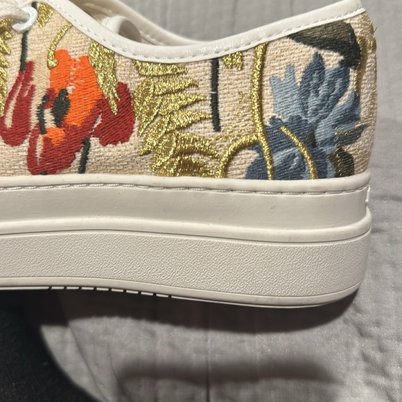 Floral Canvas Sneakers‎ - Picture 8 of 11